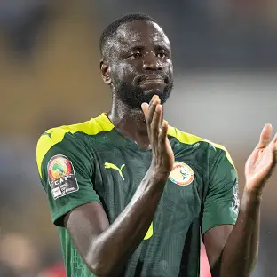 Cheikhou Kouyaté: Si Tank Multiguna dari Senegal yang Bisa Jadi Gelandang, Bek, atau Apa Aja yang Dibutuhin