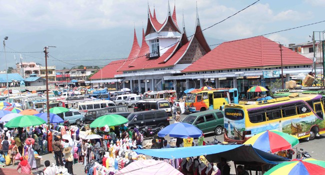 Menikmati Jajanan Pasar Minang di Pasar Aur Kuning Bukittinggi