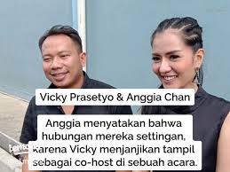 Tanda-Tanda Hubungan Selebriti Sebenarnya Cuma Settingan Agensi